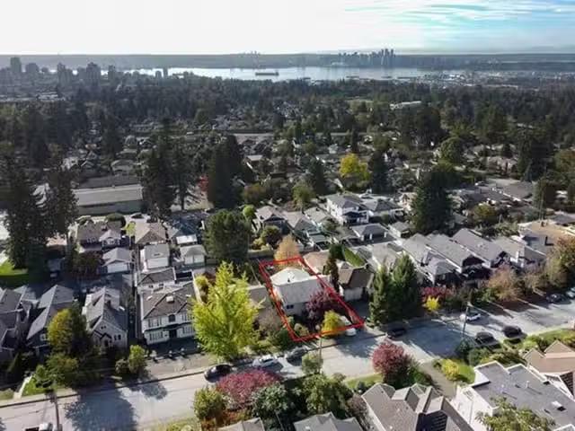 House for sale in North Vancouver, North Vancouver, 221 W 28th.