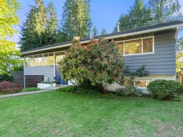House for sale in North Vancouver, North Vancouver, 2289 Whitm.