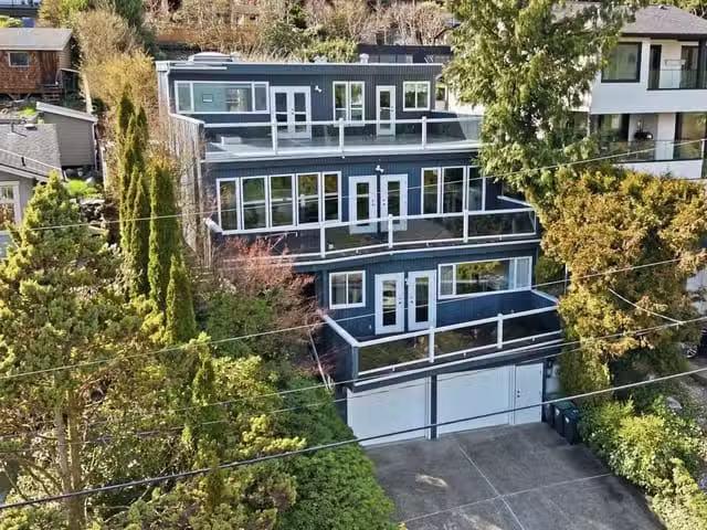 House for sale in North Vancouver, North Vancouver, 2341 Caled.