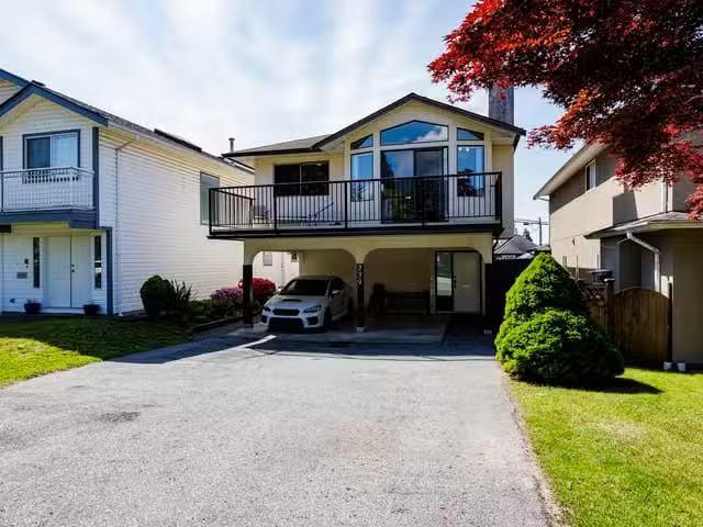 House for sale in North Vancouver, North Vancouver, 239 E 20th.
