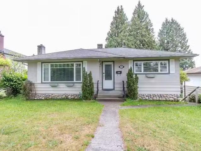 House for sale in North Vancouver, North Vancouver, 341 W 24th.