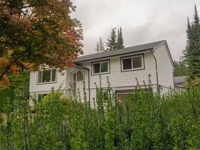 House for sale in North Vancouver, North Vancouver, 3566 Regen.