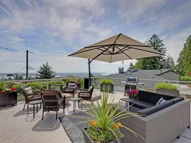 House for sale in North Vancouver, North Vancouver, 3821 Lonsd.