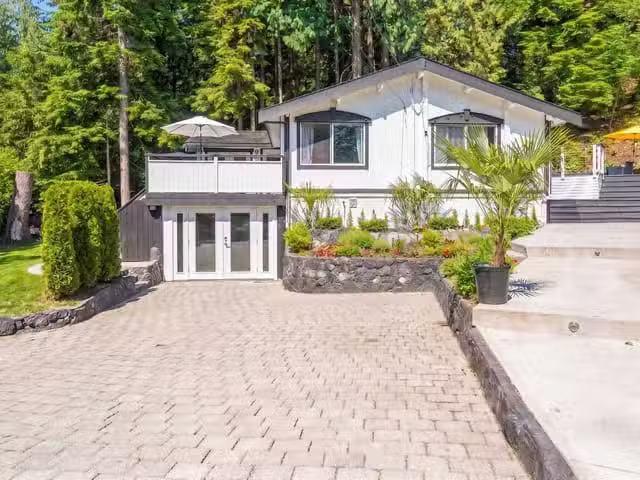 House for sale in North Vancouver, North Vancouver, 3870 Emera.