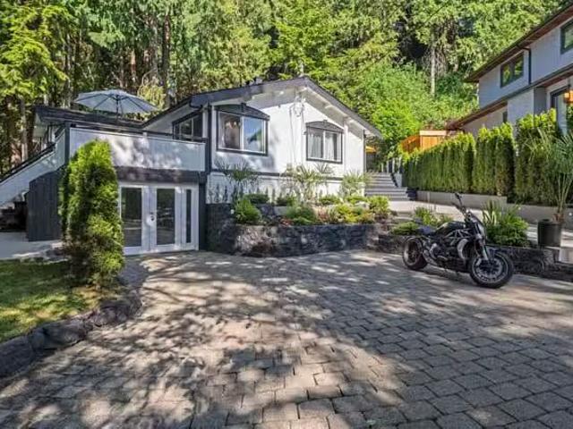 House for sale in North Vancouver, North Vancouver, 3870 Emera.