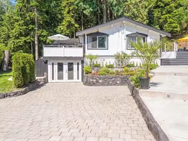 House for sale in North Vancouver, North Vancouver, 3870 Emera.
