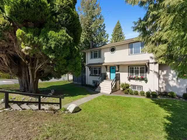 House for sale in North Vancouver, North Vancouver, 300 E 25th.