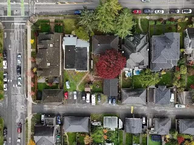 House for sale in North Vancouver, North Vancouver, 313 E 13th.