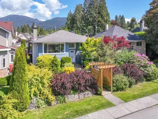 House for sale in North Vancouver, North Vancouver, 316 W 21st.