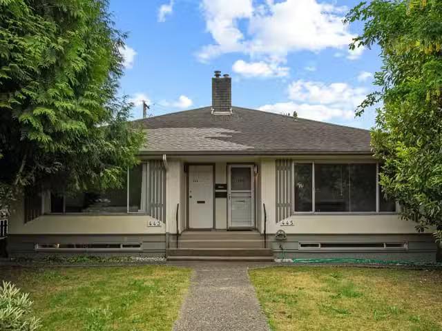 House for sale in North Vancouver, North Vancouver, 443 445 W.