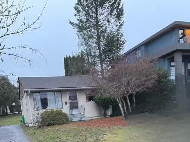House for sale in North Vancouver, North Vancouver, 446 E 16th.