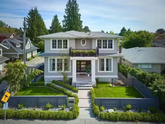 House for sale in North Vancouver, North Vancouver, 449 E 15th.