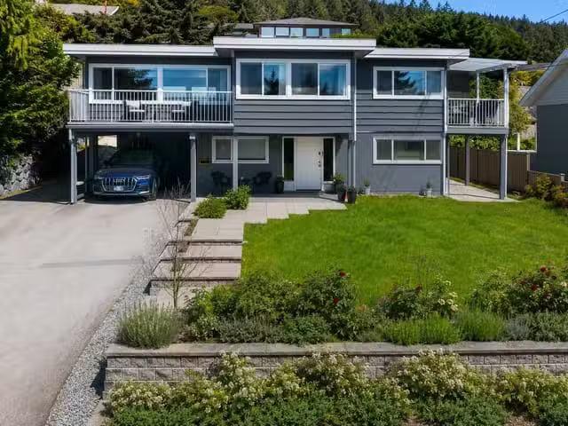 House for sale in North Vancouver, North Vancouver, 454 Monter.