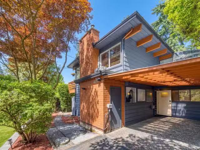 House for sale in North Vancouver, North Vancouver, 466 E King.
