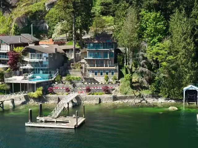 House for sale in North Vancouver, North Vancouver, 4793 Strat.