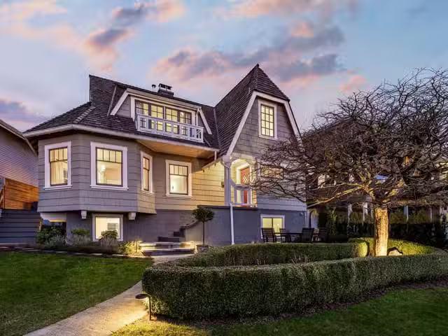 House for sale in North Vancouver, North Vancouver, 402 Brand.