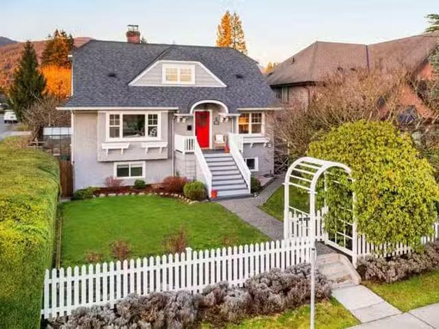 House for sale in North Vancouver, North Vancouver, 404 E 15th.