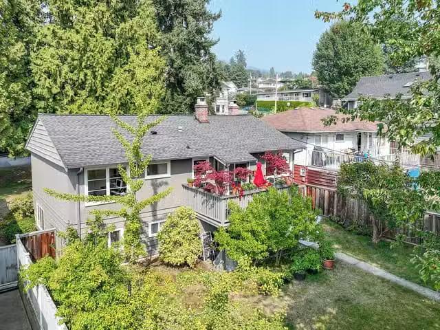 House for sale in North Vancouver, North Vancouver, 415 W 26th.