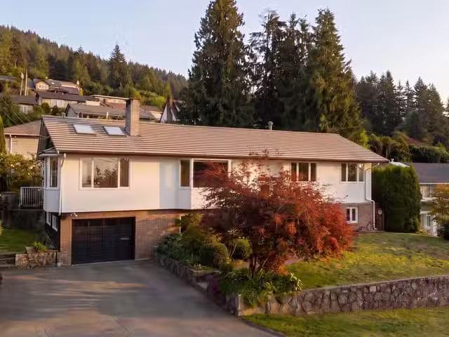 House for sale in North Vancouver, North Vancouver, 420 Monter.