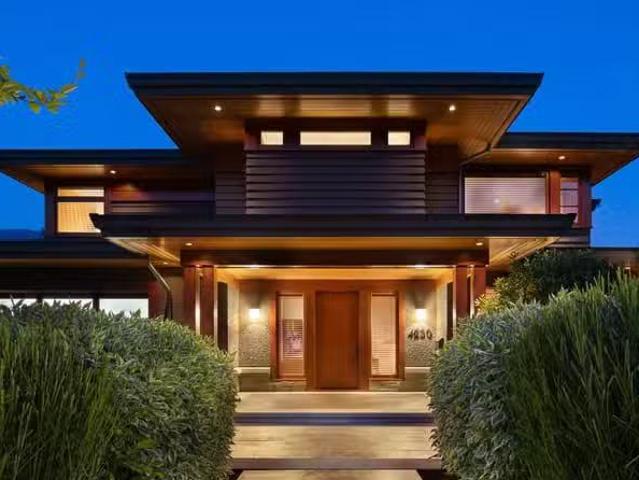 House for sale in North Vancouver, North Vancouver, 4230 Lions.