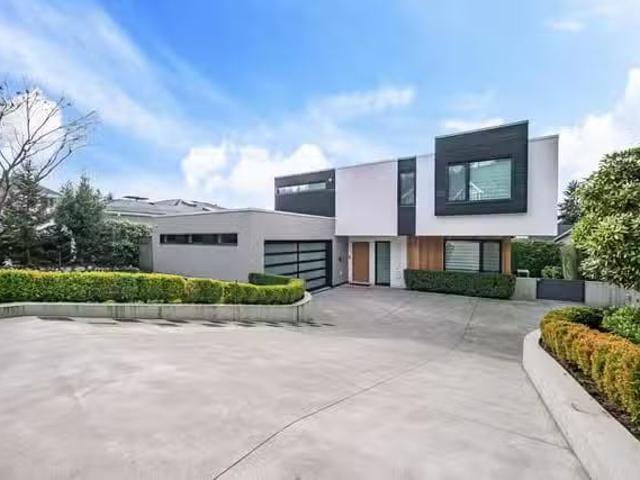 House for sale in North Vancouver, North Vancouver, 4275 Chels.