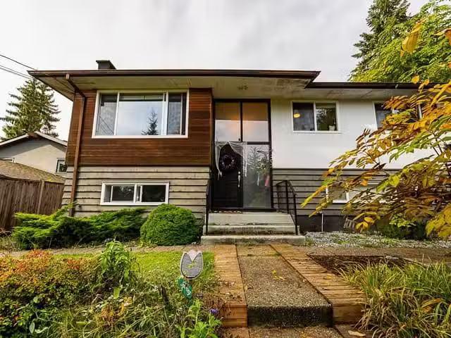 House for sale in North Vancouver, North Vancouver, 4377 Mount.