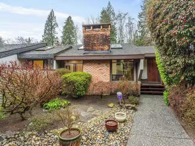 House for sale in North Vancouver, North Vancouver, 5639 White.