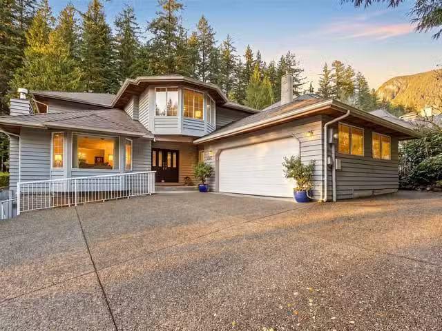 House for sale in North Vancouver, North Vancouver, 5707 Nancy.