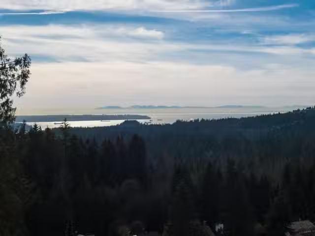 House for sale in North Vancouver, North Vancouver, 5240 Malas.