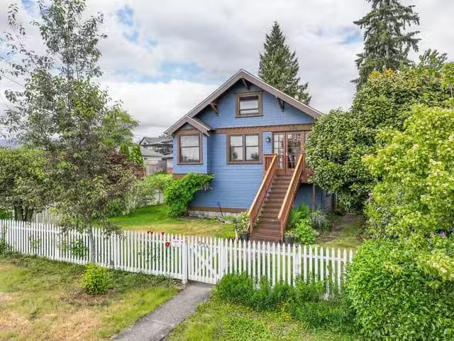 House for sale in North Vancouver, North Vancouver, 534 E 7th.