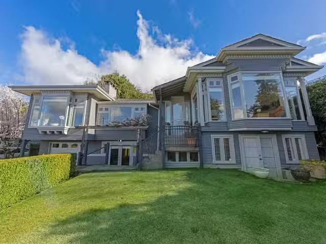 House for sale in North Vancouver, North Vancouver, 670 Montro.
