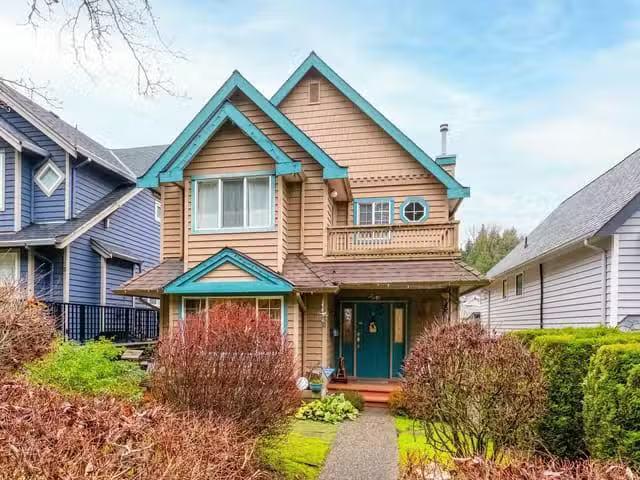 House for sale in North Vancouver, North Vancouver, 628 E 21st.