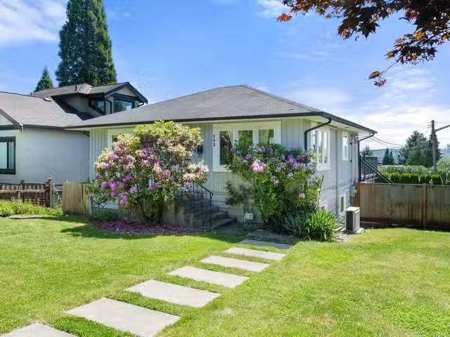 House for sale in North Vancouver, North Vancouver, 803 Calver.