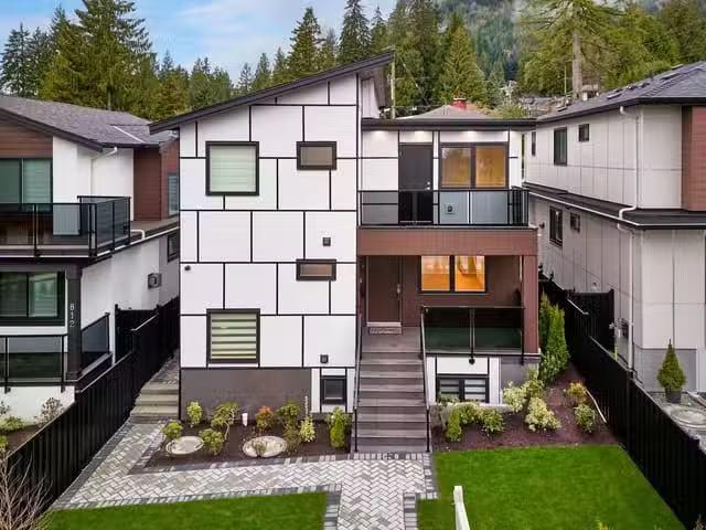 House for sale in North Vancouver, North Vancouver, 806 Montro.