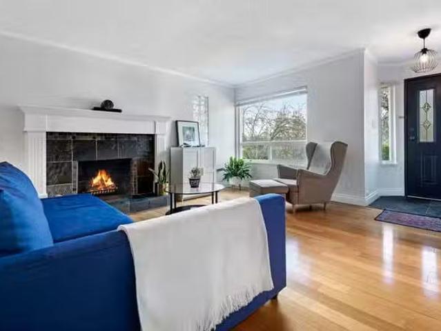 House for sale in North Vancouver, North Vancouver, 828 Nicolu.