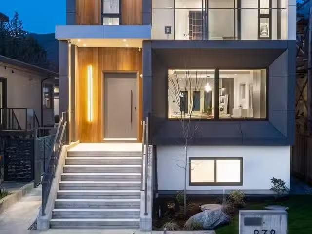 House for sale in North Vancouver, North Vancouver, 838 E 14th.