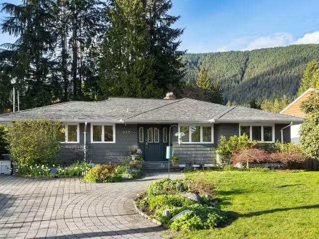 House for sale in North Vancouver, North Vancouver, 956 Belvis.