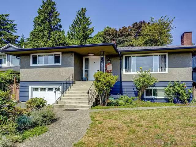 House for sale in North Vancouver, North Vancouver, 962 Whitch.