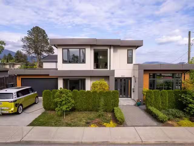 House for sale in North Vancouver, North Vancouver, 900 Hendry.