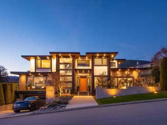 House for sale in North Vancouver, North Vancouver, 908 Beacon.