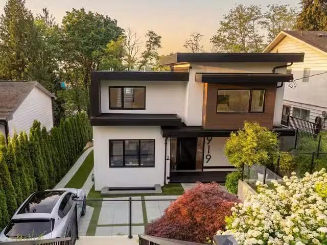 House for sale in North Vancouver, North Vancouver, 919 E 4th.