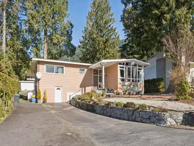 House for sale in North Vancouver, North Vancouver, 922 Canyon.