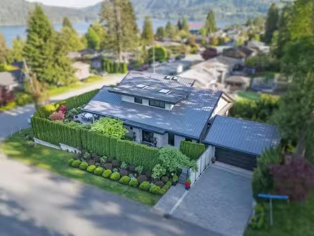House for sale in North Vancouver, North Vancouver, 939 Friar.