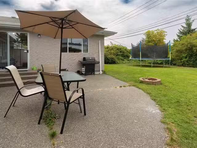 House for sale in Parksville, 141 Jensen E Ave, 1034386