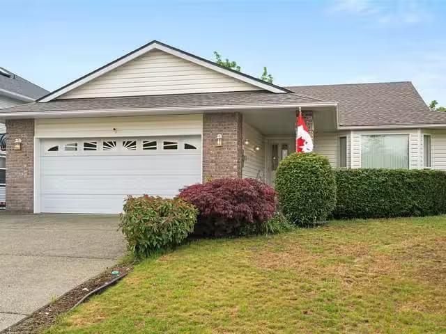 House for sale in Parksville, 755 Ermineskin Ave, 1036424