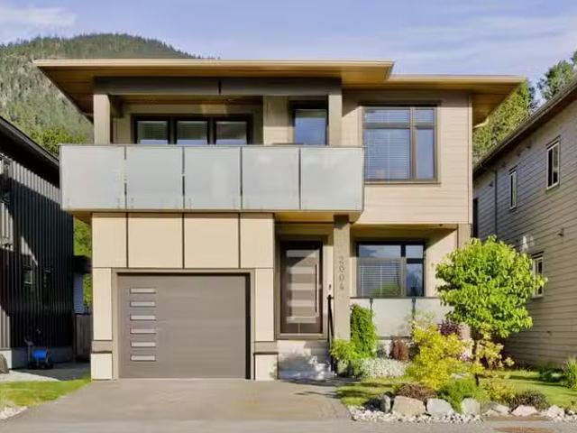 House for sale in Pemberton, Pemberton, 2004 Tiyata Boulevard.