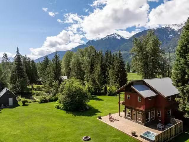 House for sale in Pemberton, Pemberton, 8950 Pemberton Meadows.