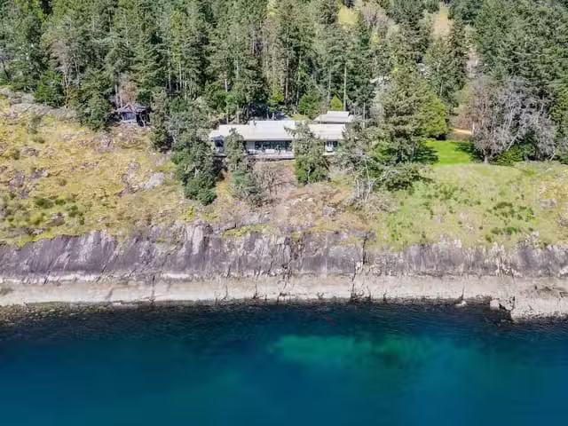 House for sale in Pender Island, Islands Van. & Gulf, 1369 Mac.