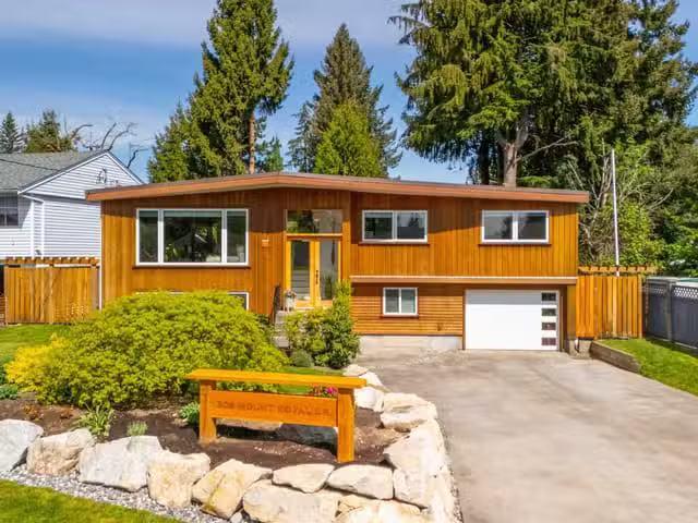 House for sale in Port Moody, Port Moody, 308 Mount Royal Driv.