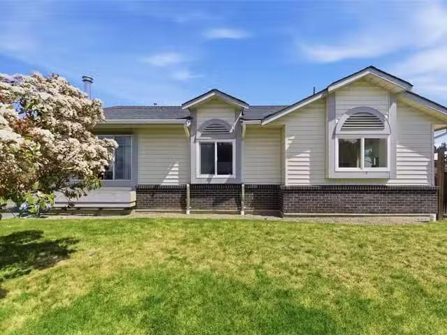 House for sale in Qualicum Beach, 670 Arbutus St, 1036177
